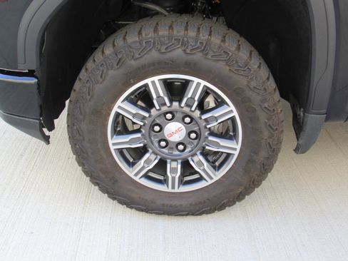 Used 2024 GMC Sierra 1500 AT4 w/ Technology Package AWD/4WD image 31
