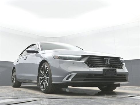 Used 2025 Honda Accord Touring image 40