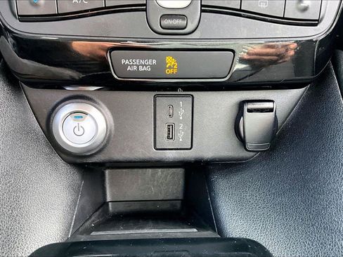 Used 2020 Nissan Leaf SV w/ SV Technology Package FWD image 16