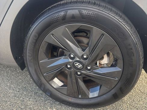 Used 2023 Hyundai Elantra SEL w/ Preferred Accessory Package image 29