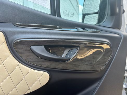 Used 2020 Mercedes-Benz Sprinter 2500 w/ Windows All Around Package image 18