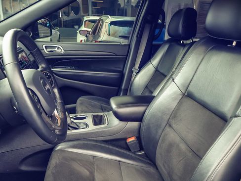 Used 2021 Jeep Grand Cherokee Laredo X image 15