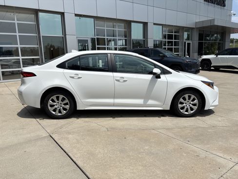 Used 2025 Toyota Corolla LE FWD image 10
