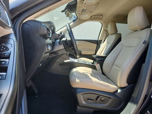 Used 2020 Ford Explorer XLT w/ Equipment Group 202A AWD/4WD image 9