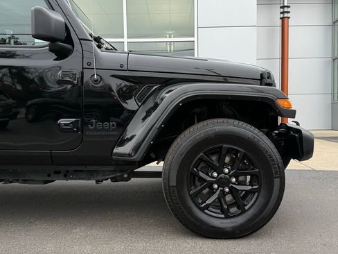 Used 2021 Jeep Gladiator Sport image 15