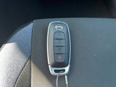 Used 2025 Nissan Versa SV FWD image 17