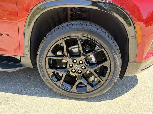 Used 2025 Chevrolet Traverse RS w/ LPO, Floor Liner Package AWD/4WD image 12