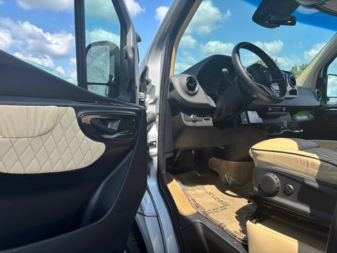 Used 2020 Mercedes-Benz Sprinter 2500 w/ Windows All Around Package image 17