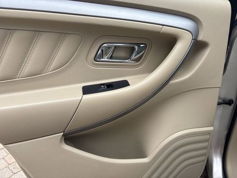 Used 2018 Ford Taurus SE image 26