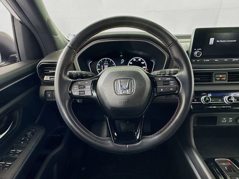 Used 2023 Honda Pilot Sport image 11