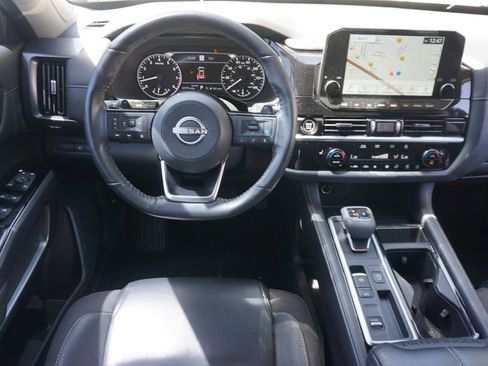 Used 2024 Nissan Pathfinder SL w/ SL Premium Package image 6