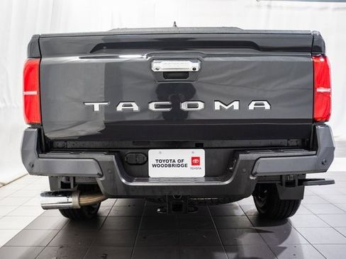 Used 2024 Toyota Tacoma Limited w/ Limited Package (LT) image 5