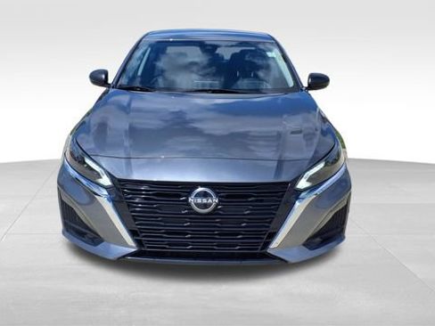 Used 2025 Nissan Altima 2.5 SV image 2