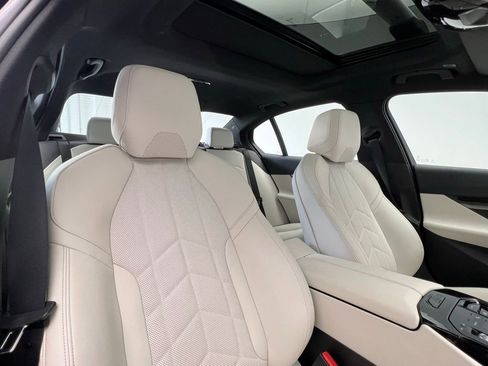 Certified 2025 BMW 530i image 7