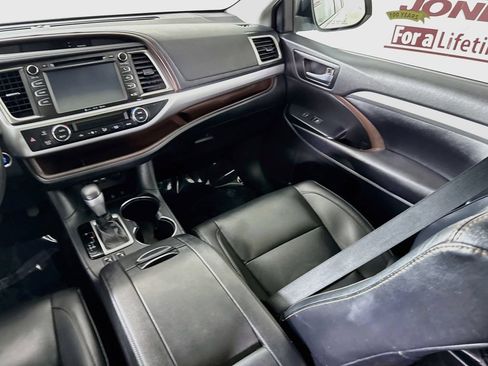 Certified 2019 Toyota Highlander XLE AWD/4WD image 28