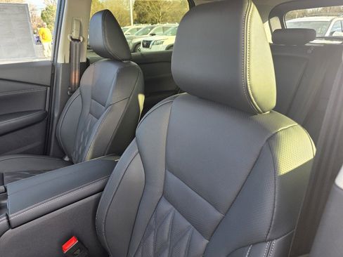 Used 2025 Nissan Rogue Platinum w/ Platinum Premium Package image 11