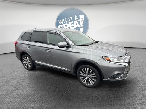 Used 2020 Mitsubishi Outlander SE image 1