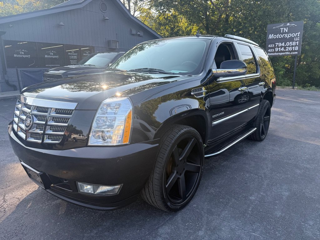 Used 2011 Cadillac Escalade AWD image 6