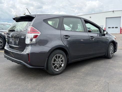 Used 2017 Toyota Prius V Four FWD image 5