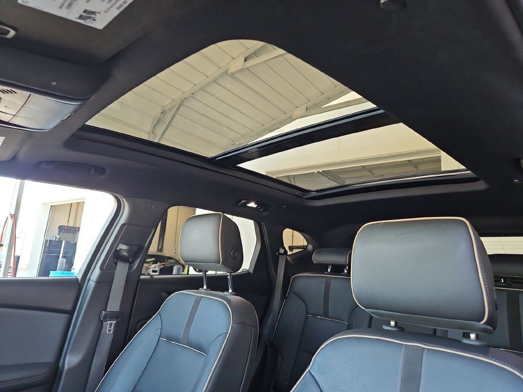 Used 2019 Chevrolet Blazer Premier w/ Sun and Wheels Package AWD/4WD image 25