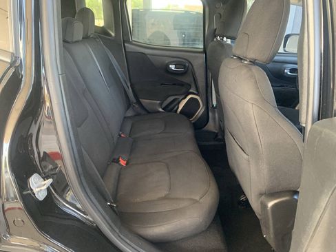 Used 2017 Jeep Renegade Latitude w/ Safety & Security Group (ALP) AWD/4WD image 9