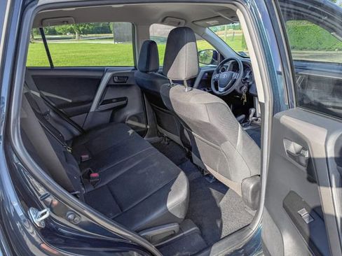 Used 2018 Toyota RAV4 LE FWD image 21