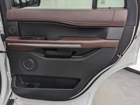 Used 2023 Ford Expedition Limited image 21