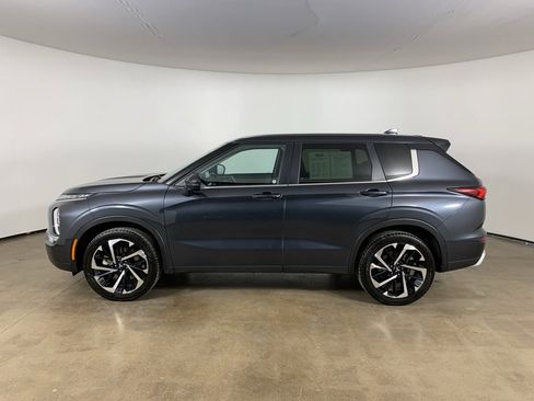 Used 2024 Mitsubishi Outlander SE Black Edition image 16