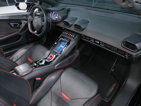 Used 2020 Lamborghini Huracan EVO image 40