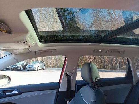 Used 2024 Volkswagen Taos SE w/ Panoramic Sunroof Package image 22