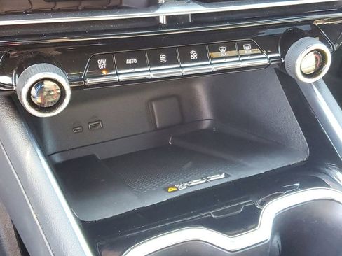 Certified 2024 Chevrolet Traverse LT w/ LPO, Floor Liner Package FWD image 21