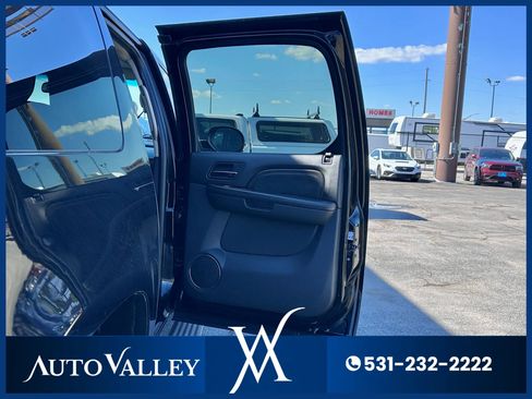 Used 2011 Cadillac Escalade ESV Premium image 24