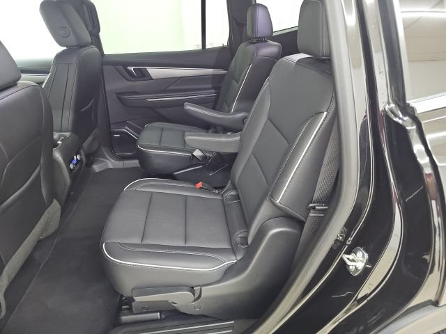 Used 2025 Buick Enclave Preferred AWD/4WD image 3