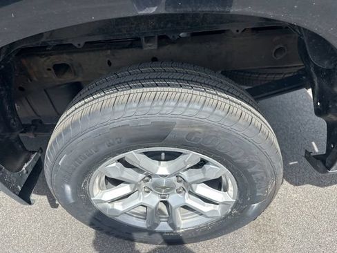 Used 2023 Chevrolet Silverado 1500 LT AWD/4WD image 18
