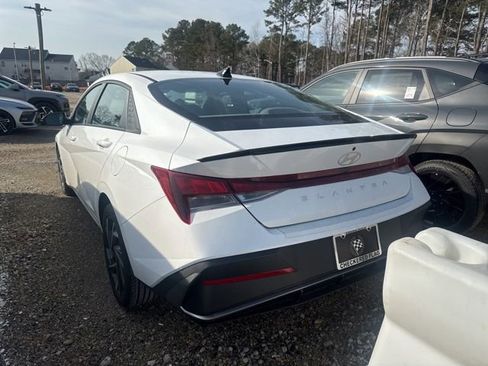 Used 2025 Hyundai Elantra Sport image 8