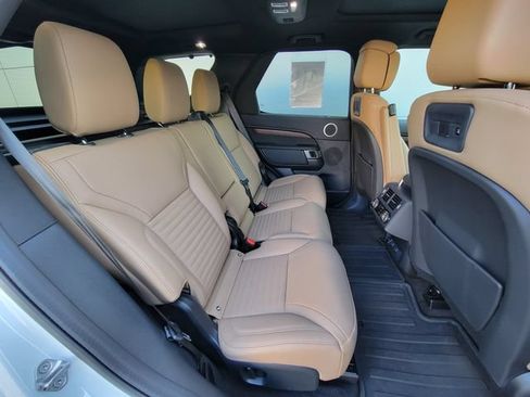 Used 2025 Land Rover Discovery Dynamic SE AWD/4WD image 26