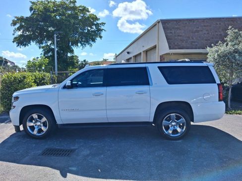 Used 2016 Chevrolet Suburban LT RWD image 9