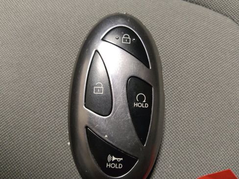 Used 2025 Hyundai Elantra SEL image 32