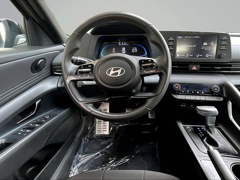 Used 2025 Hyundai Elantra Sport FWD image 8