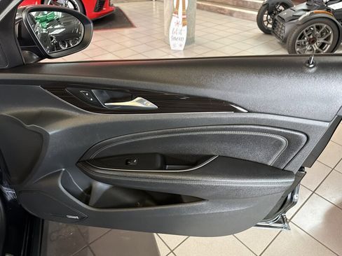 Used 2019 Buick Regal Essence w/ Driver Confidence Package I image 30
