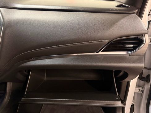 Used 2023 Chevrolet Traverse LT image 29