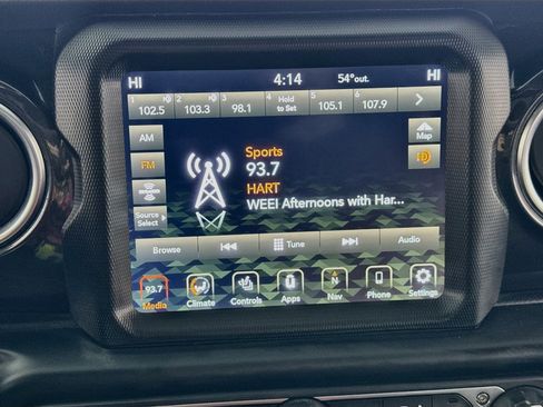 Used 2022 Jeep Wrangler Unlimited Sahara AWD/4WD image 18