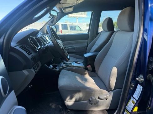 Used 2015 Toyota Tacoma 4x4 Double Cab w/ SR5 Package image 2