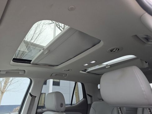 Used 2018 Chevrolet Traverse LT image 4