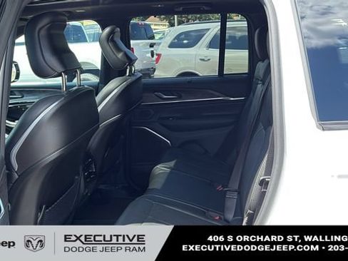 Used 2023 Jeep Grand Cherokee Overland w/ Luxury Tech Group IV AWD/4WD image 24