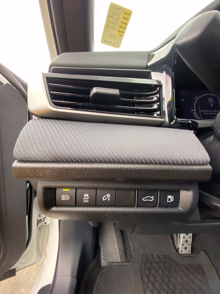 Used 2025 Toyota Camry SE FWD image 12