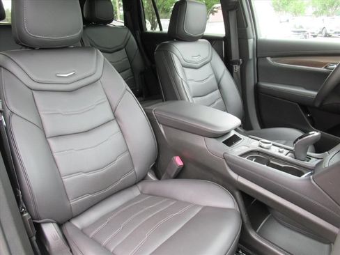 Certified 2025 Cadillac XT6 Premium Luxury w/ Platinum Package AWD/4WD image 10