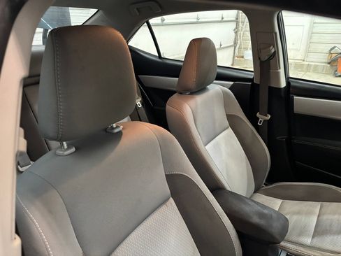 Used 2018 Toyota Corolla LE FWD image 26