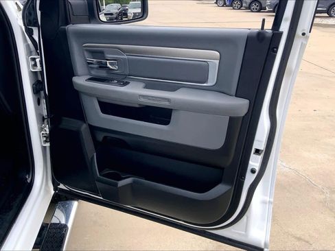 Used 2020 RAM 1500 Classic SLT w/ Luxury Group RWD image 22