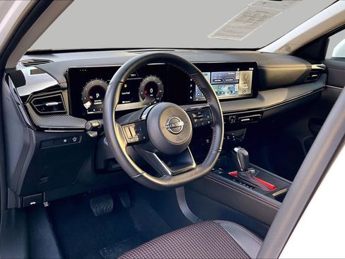 Certified 2025 Nissan Kicks SR FWD image 17